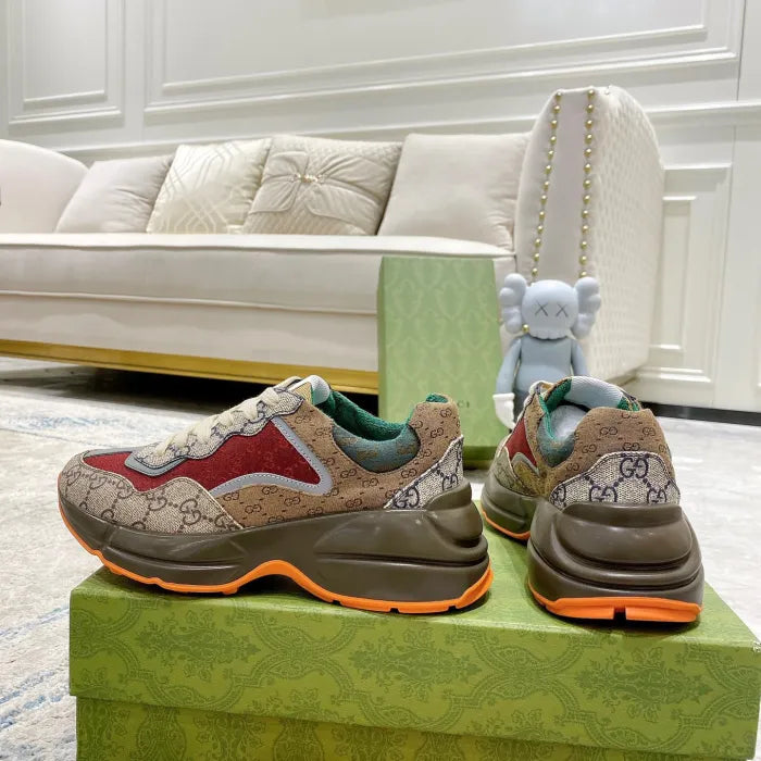 SNEAKERS 26