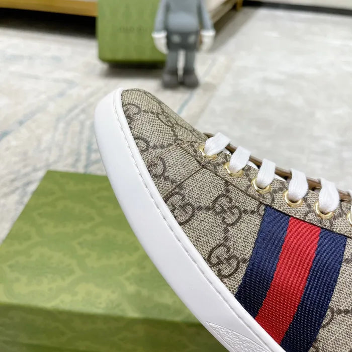 SNEAKERS 15