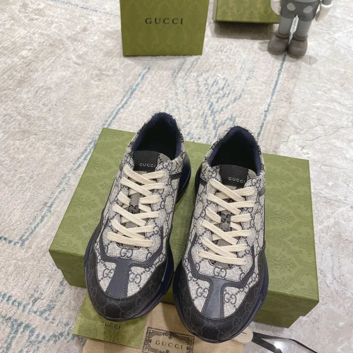 SNEAKERS 26