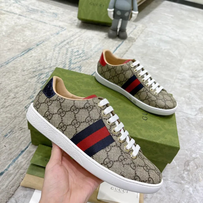 SNEAKERS 15