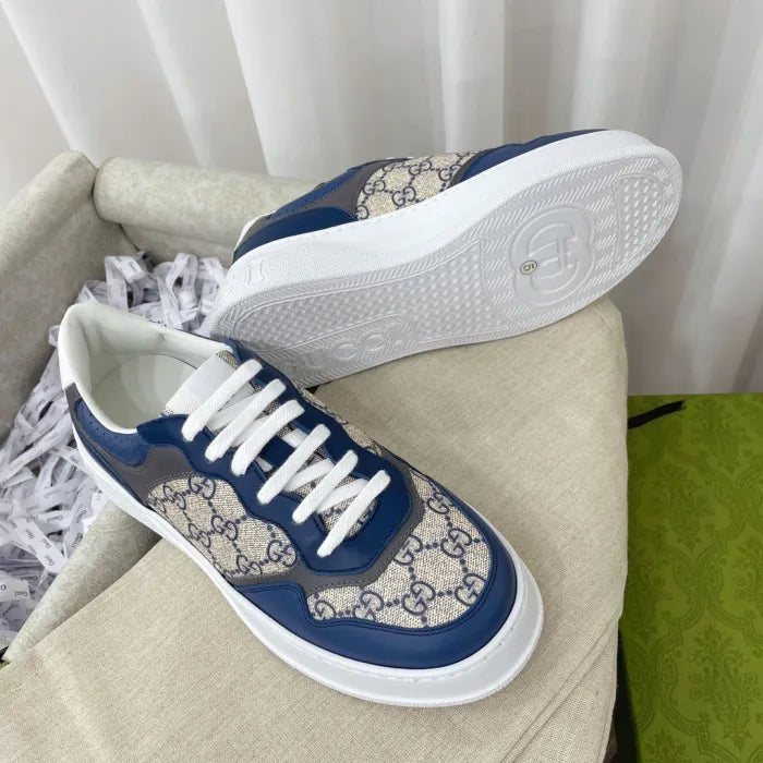 SNEAKERS 23