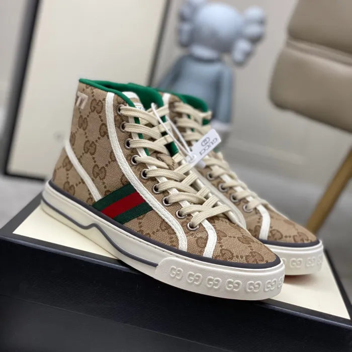 SNEAKERS 14