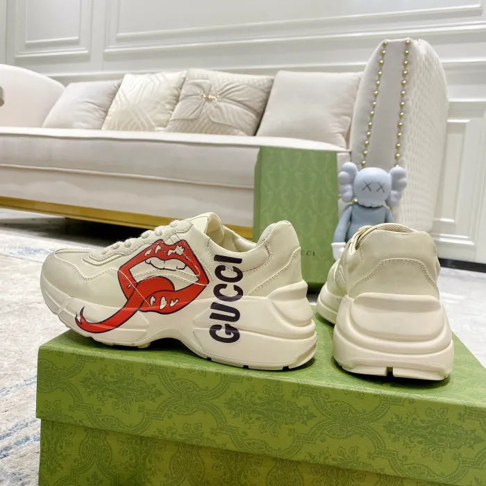 SNEAKERS 26