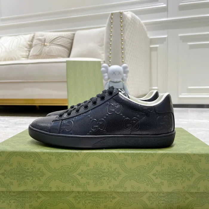 SNEAKERS 16