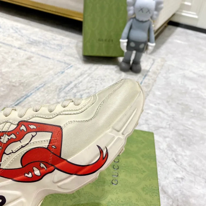 SNEAKERS 26