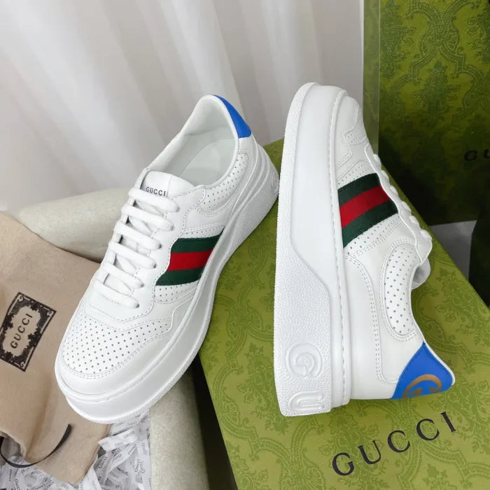 SNEAKERS 23