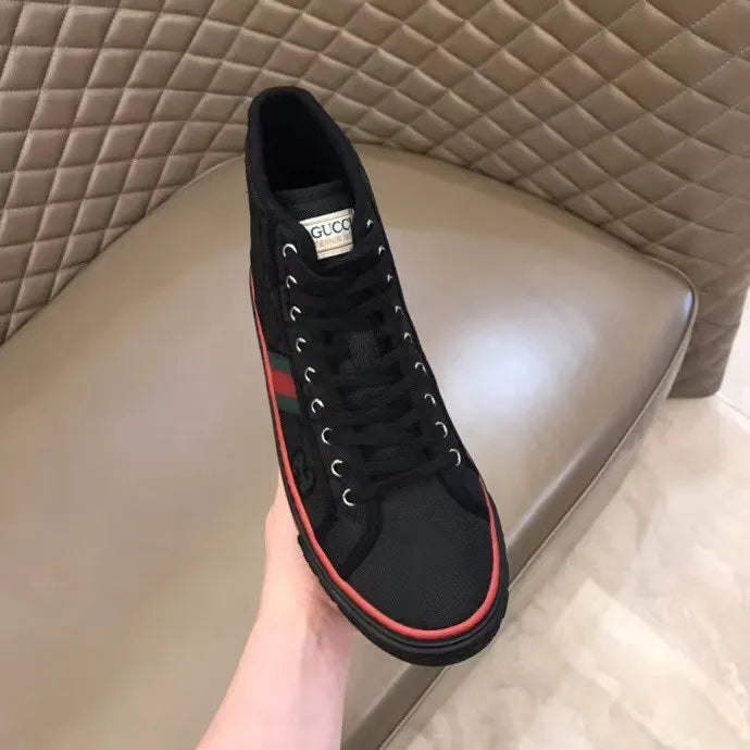 SNEAKERS 18