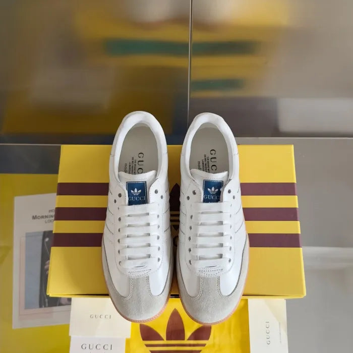 SNEAKERS 10