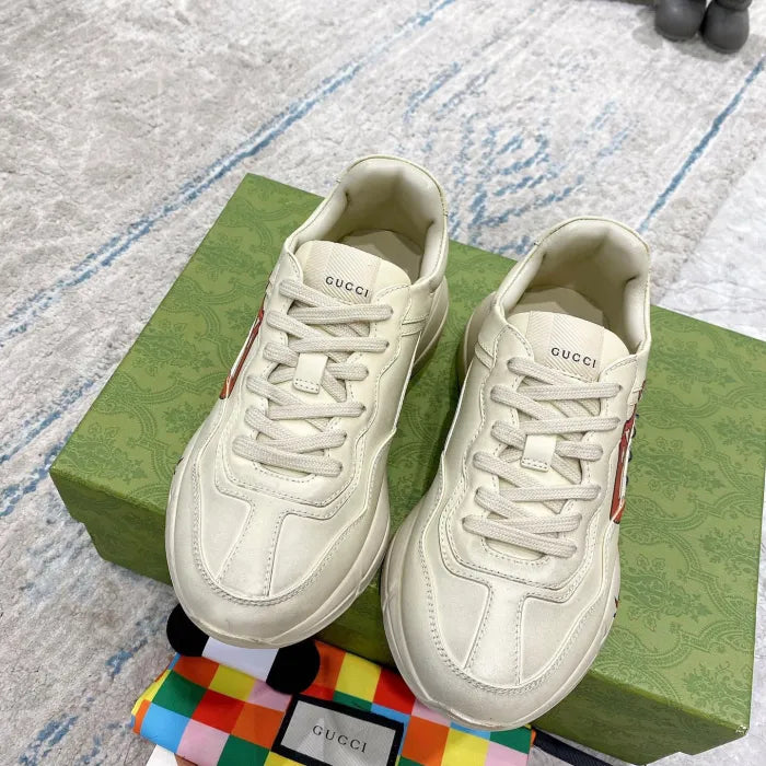 SNEAKERS 26