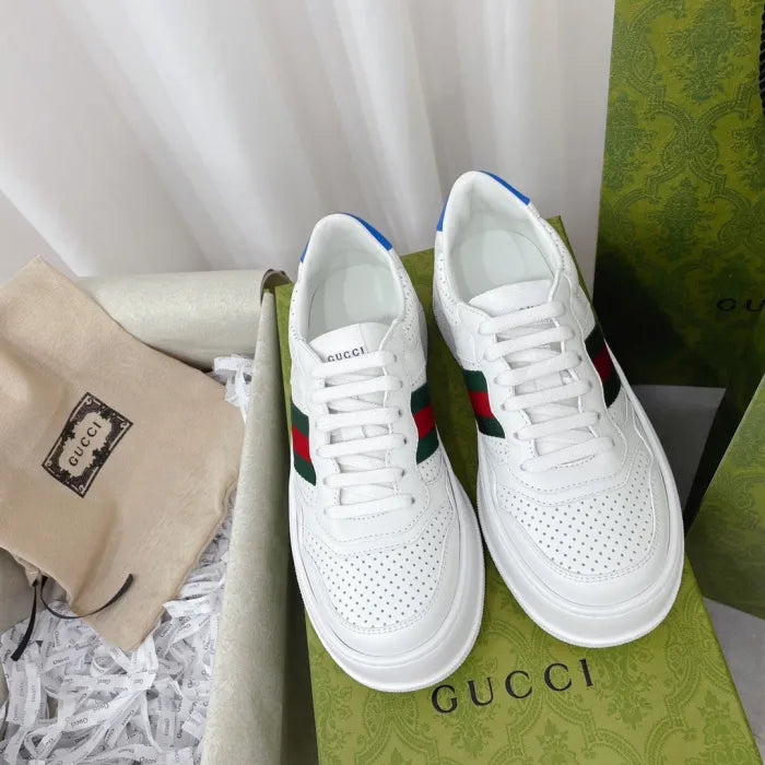 SNEAKERS 23
