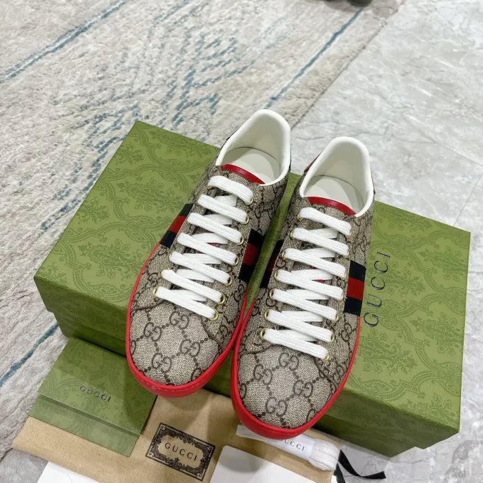 SNEAKERS 15