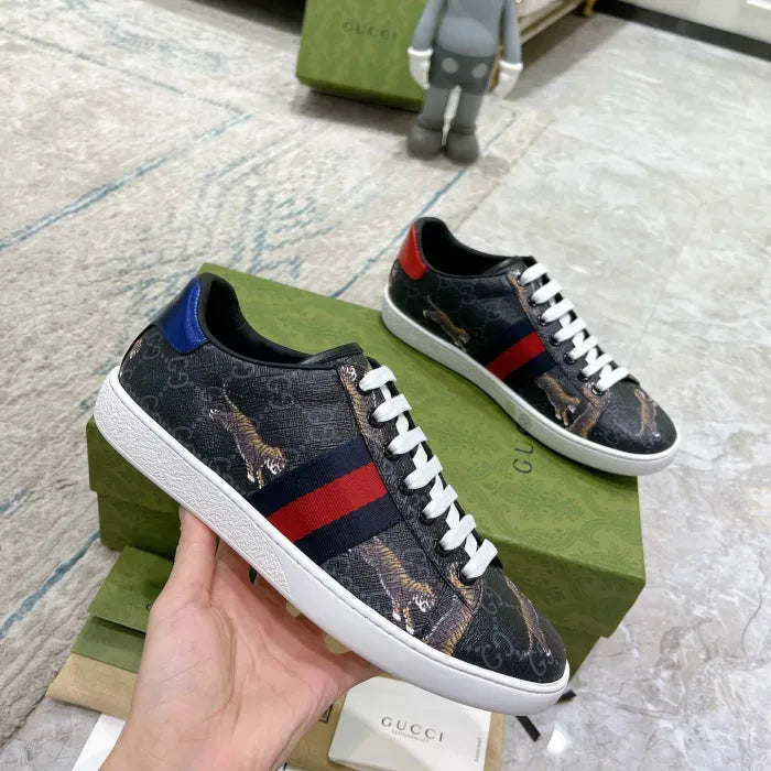SNEAKERS 16