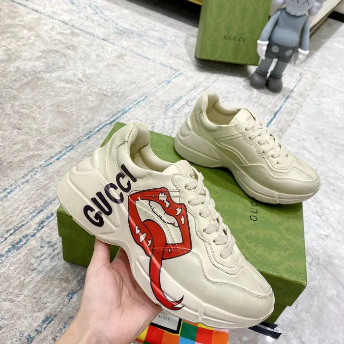 SNEAKERS 26