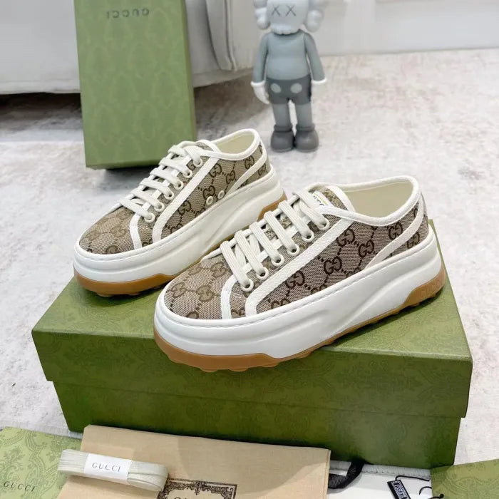 SNEAKERS 28