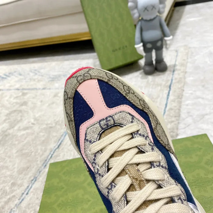 SNEAKERS 26
