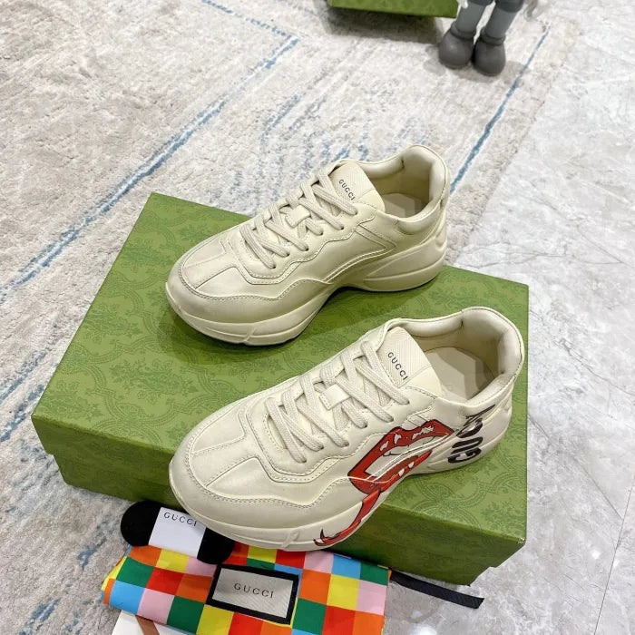 SNEAKERS 26
