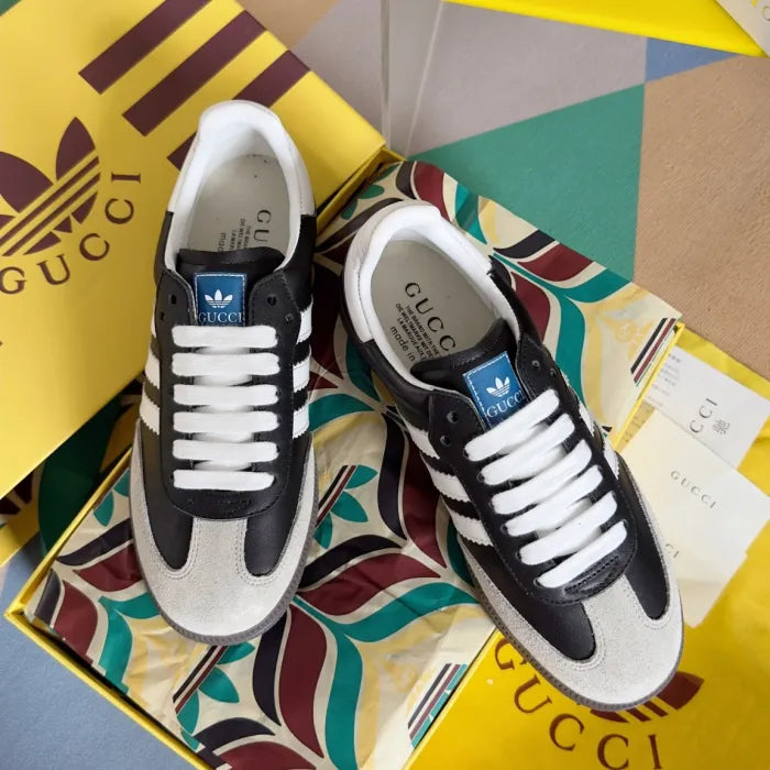 SNEAKERS 11