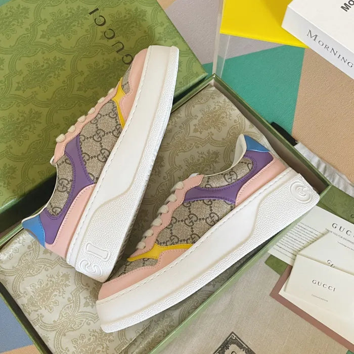 SNEAKERS 23