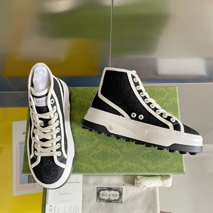 SNEAKERS 13