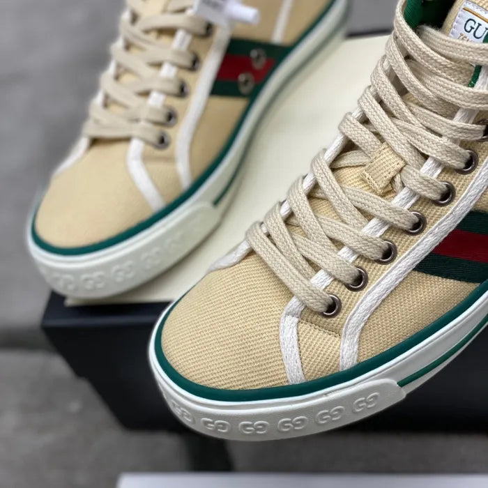 SNEAKERS 14