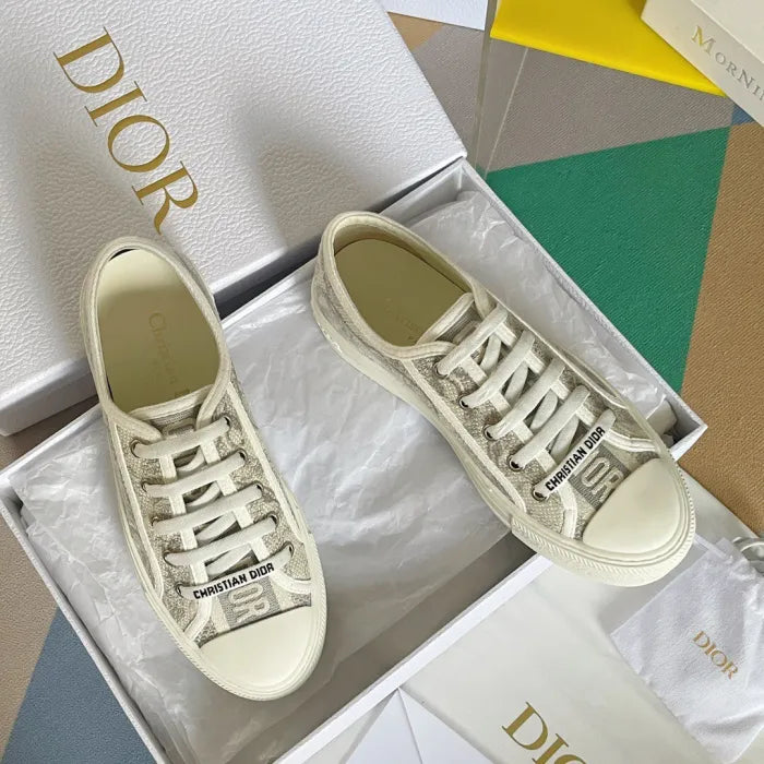 D - SNEAKERS