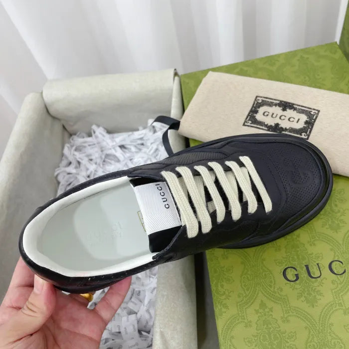 SNEAKERS 23
