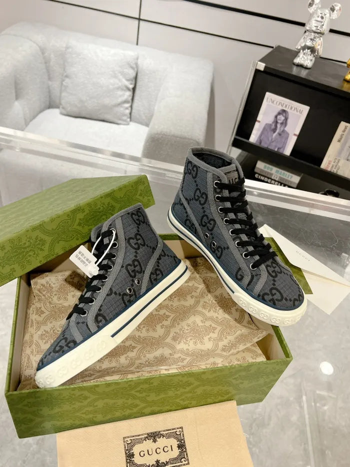 SNEAKERS 25