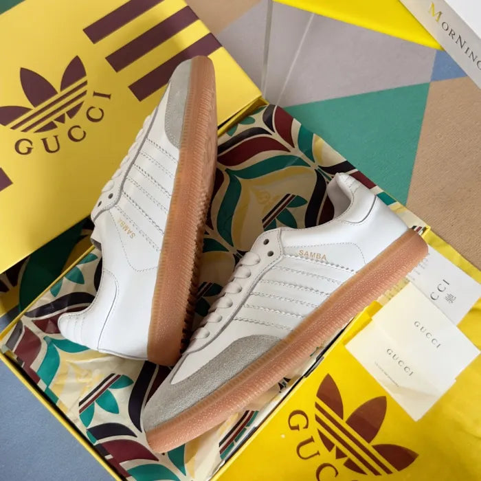 SNEAKERS 10