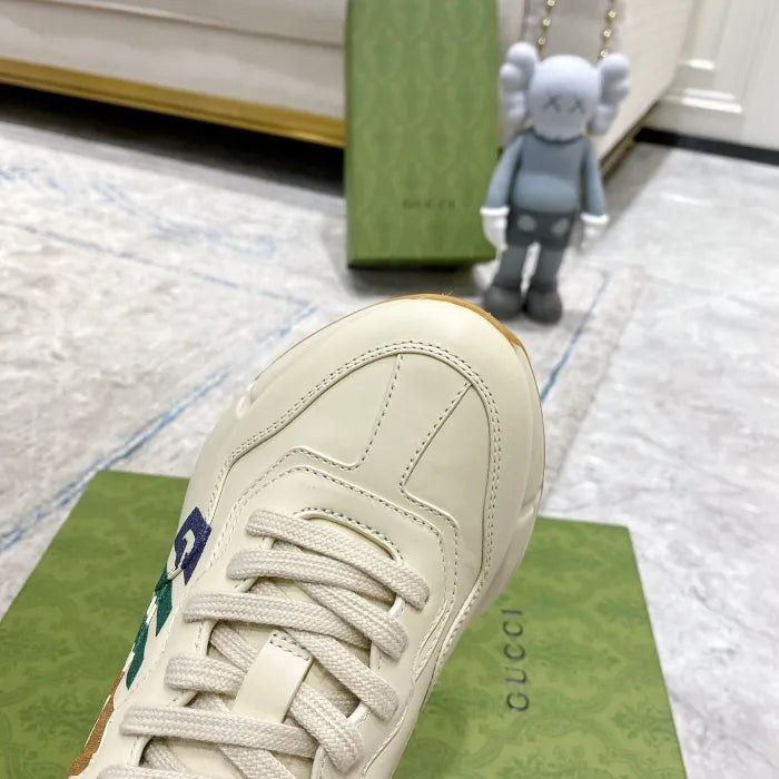 SNEAKERS 26