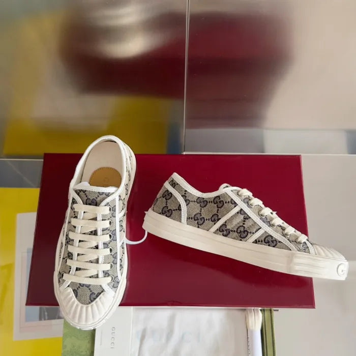 SNEAKERS 07