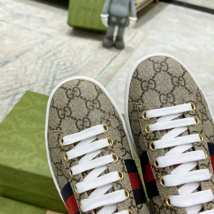 SNEAKERS 15