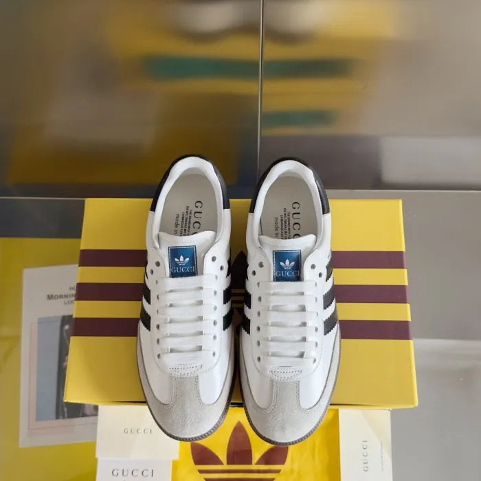 SNEAKERS 12