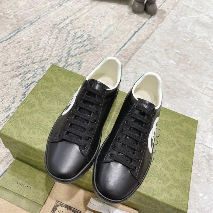 SNEAKERS 16
