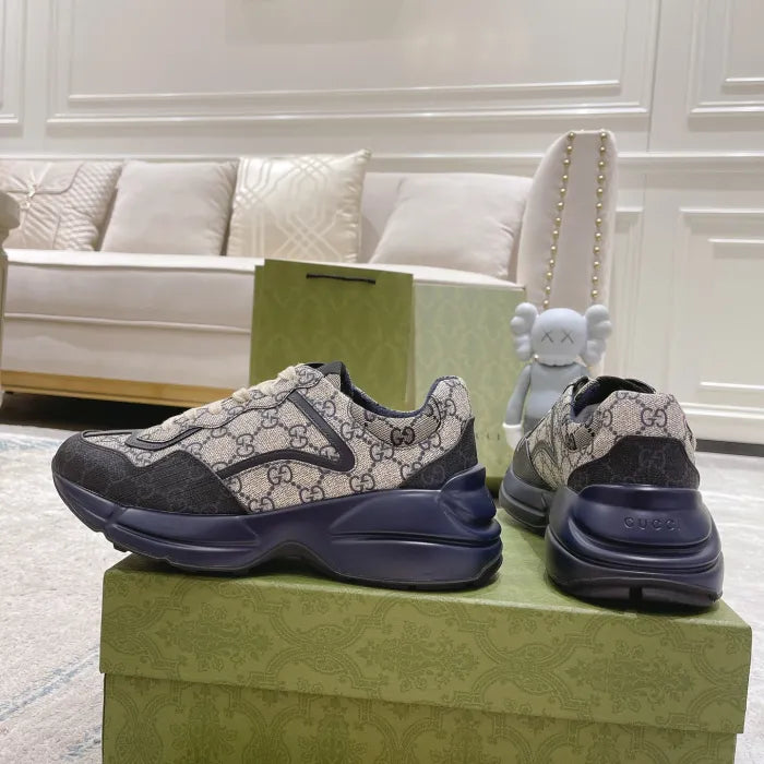 SNEAKERS 26