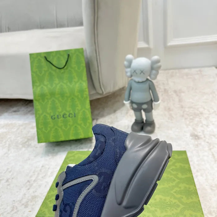 SNEAKERS 06
