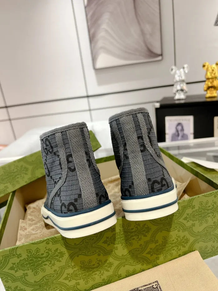 SNEAKERS 25