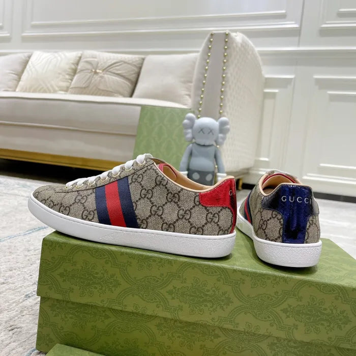 SNEAKERS 15