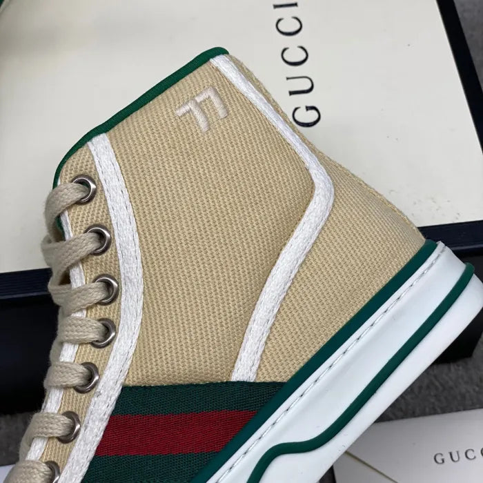 SNEAKERS 14