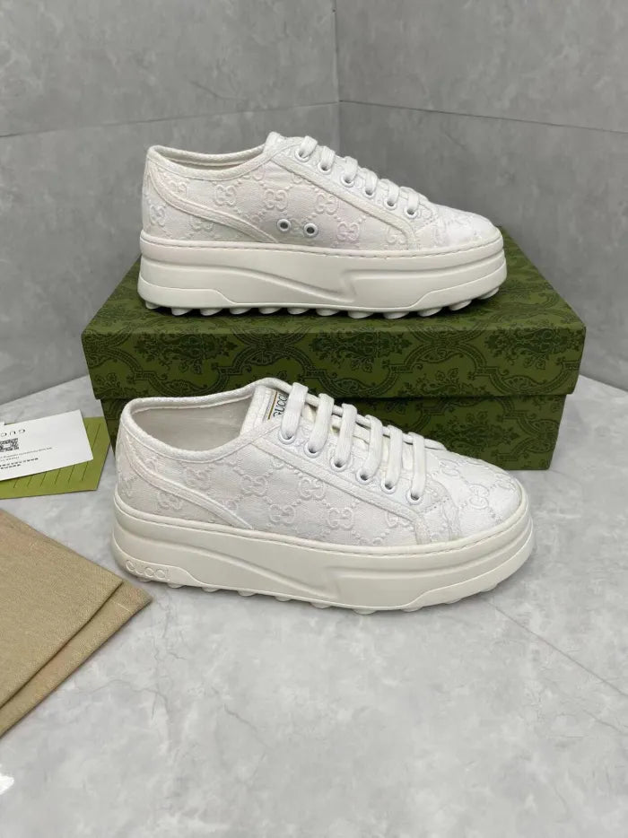 SNEAKERS 03