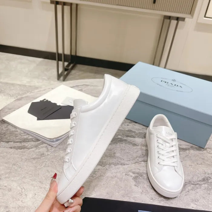 P - SNEAKERS