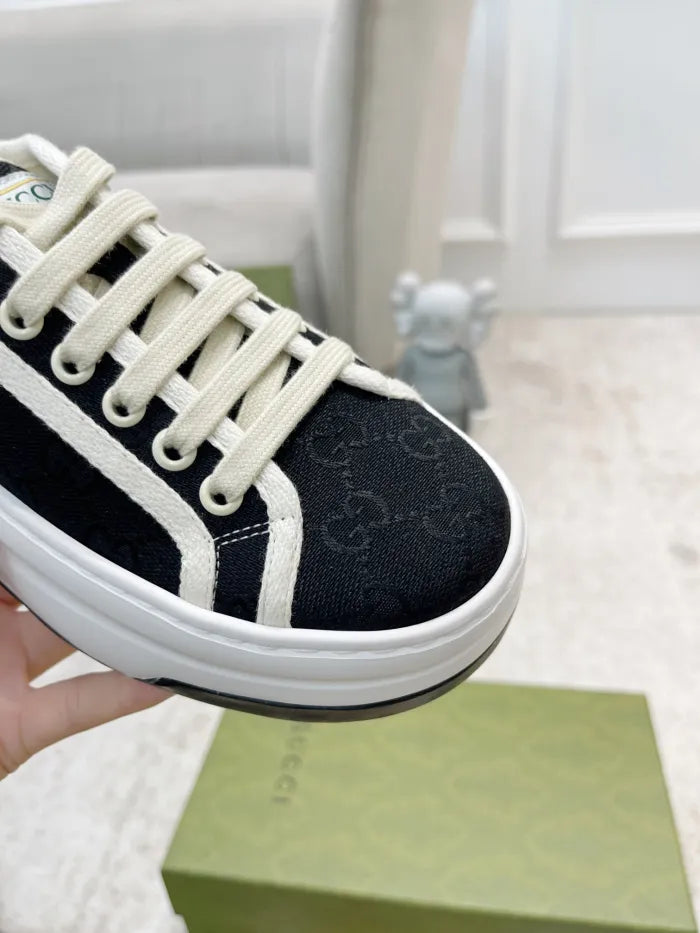 SNEAKERS 04